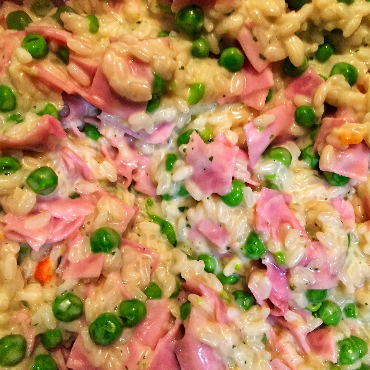 Risotto con prosciutto cotto piselli e robiola