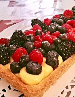 Ricetta Crostata di pasta frolla morbida con crema pasticciera senza farina e frutti di bosco di valentina63