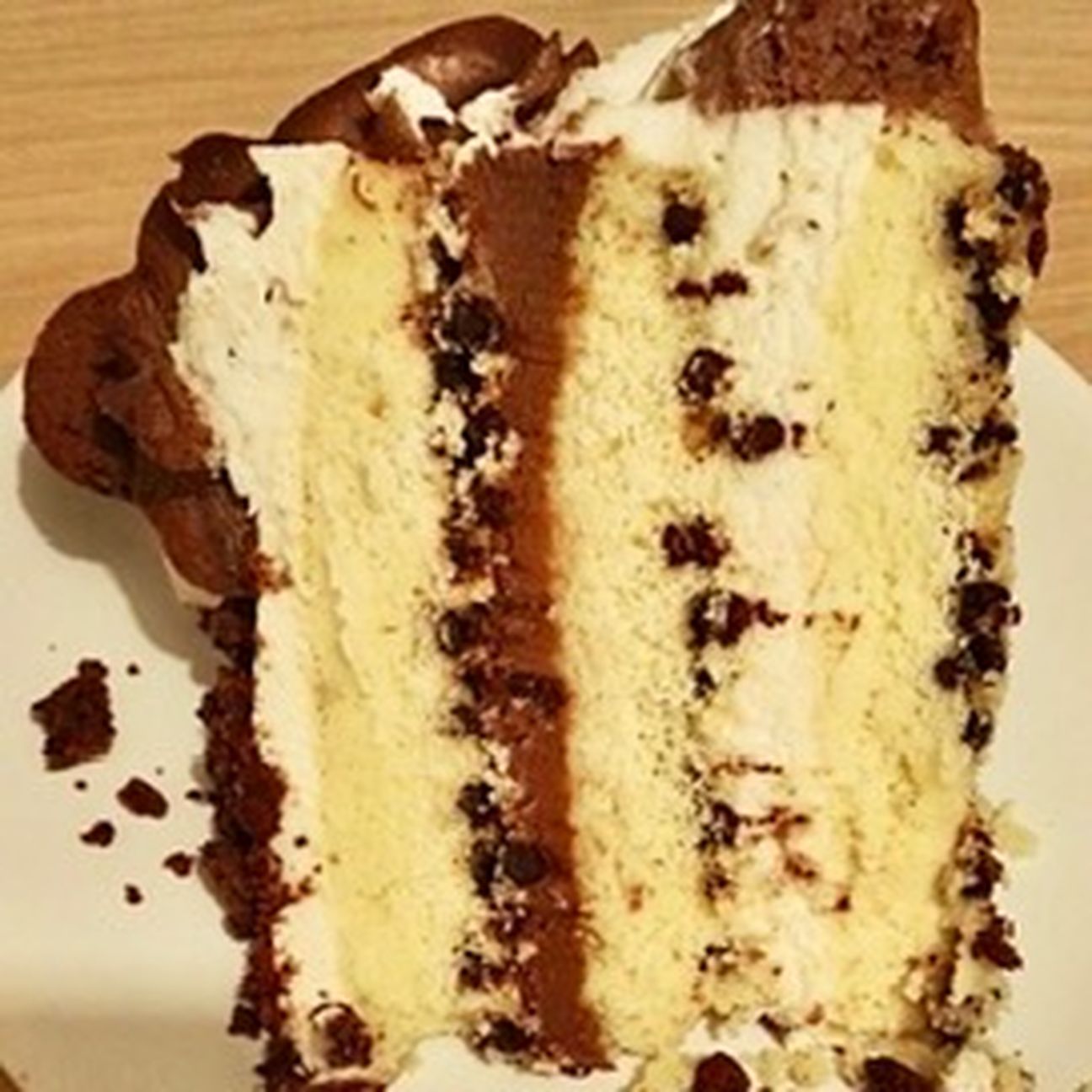 Chocolate chip cake con ganache al doppio cioccolato e crema al mascarpone