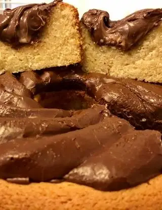 Ricetta Ciambellone al cocco 🥥 ripieno di Nutella 🧉 e cioccolato 🍫 al latte con caramello 🍯 e nocciole intere di valentina63