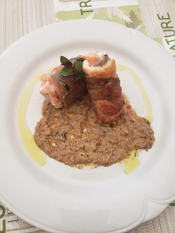 Incoltini di petto di pollo melanzane grigliate e bacon