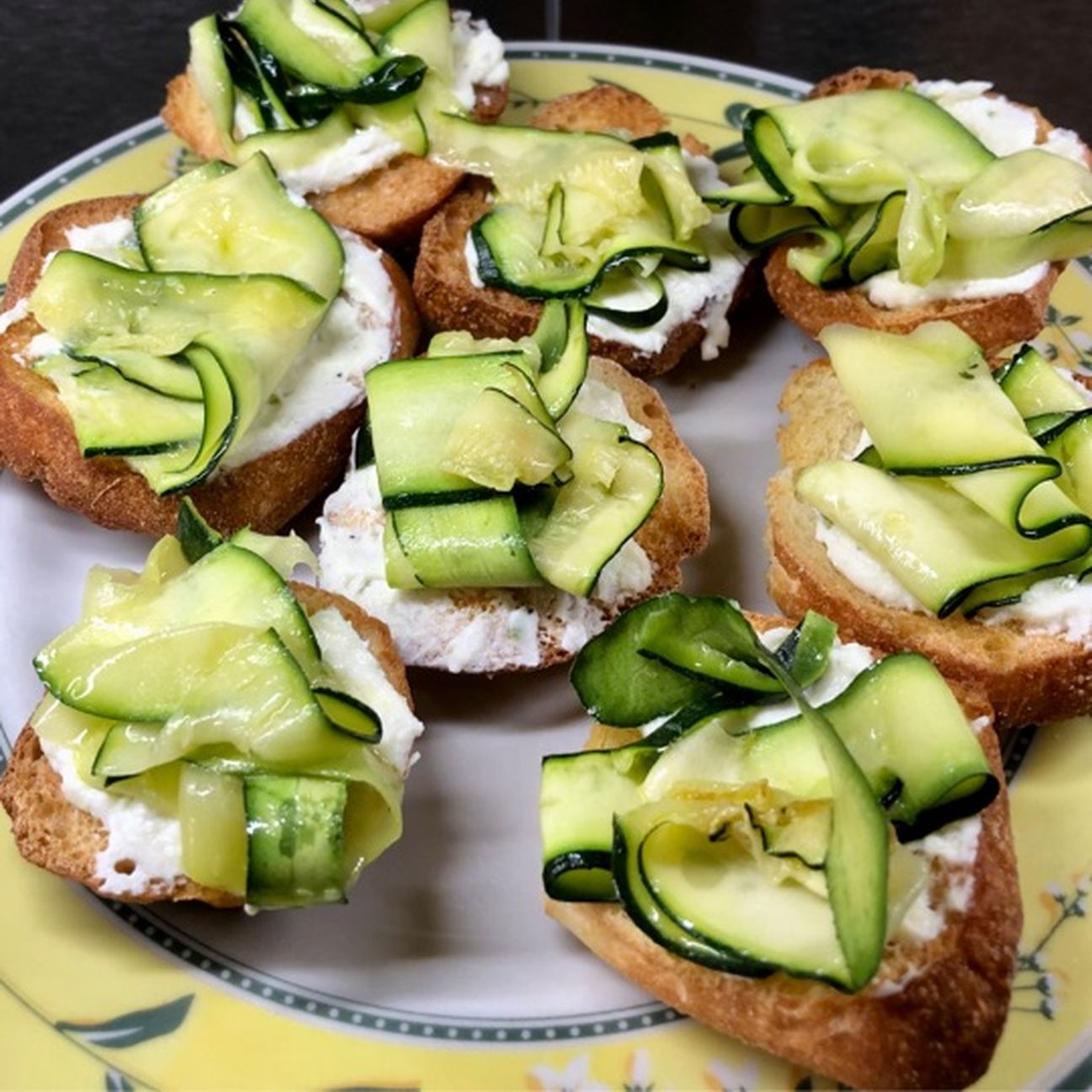 Crostini zucchine e ricotta