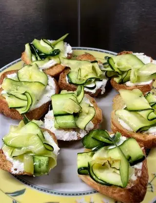 Ricetta Crostini zucchine e ricotta di luvi.r