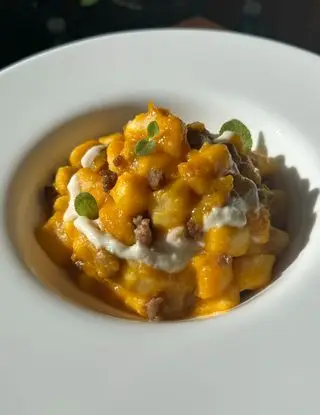 Ricetta Gnocchi di polenta integrale con crema di zucca, salsiccia e pecorino di polentavalsugana
