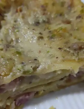 Ricetta Lasagne fresche con besciamella al pistacchio, pancetta, mozzarella, scamorza bianca e granella di pistacchi. di Cuc