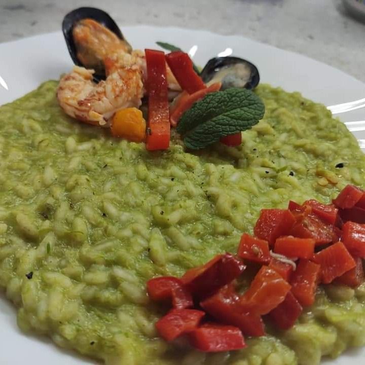 Risotto agli asparagi con peperoni,cozze e gamberi
