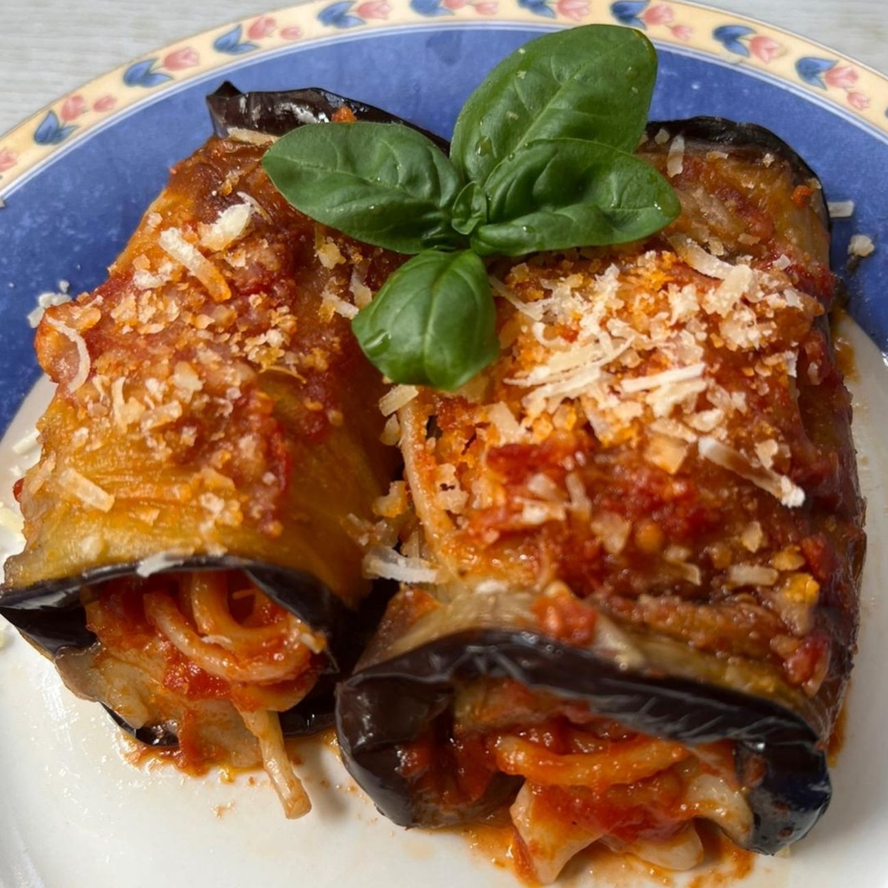 Involtini di melanzane ripieni di spaghetti