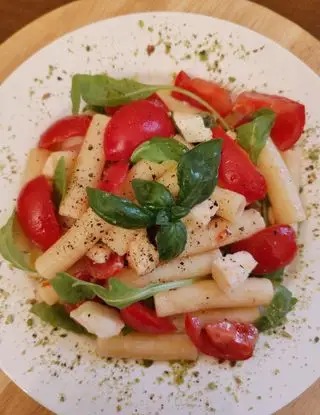 Ricetta Pasta fredda con pomodorini, mozzarella e rucola. di giovanna.longo64