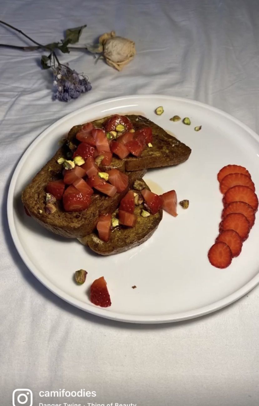 French toasts fragole e pistacchi
