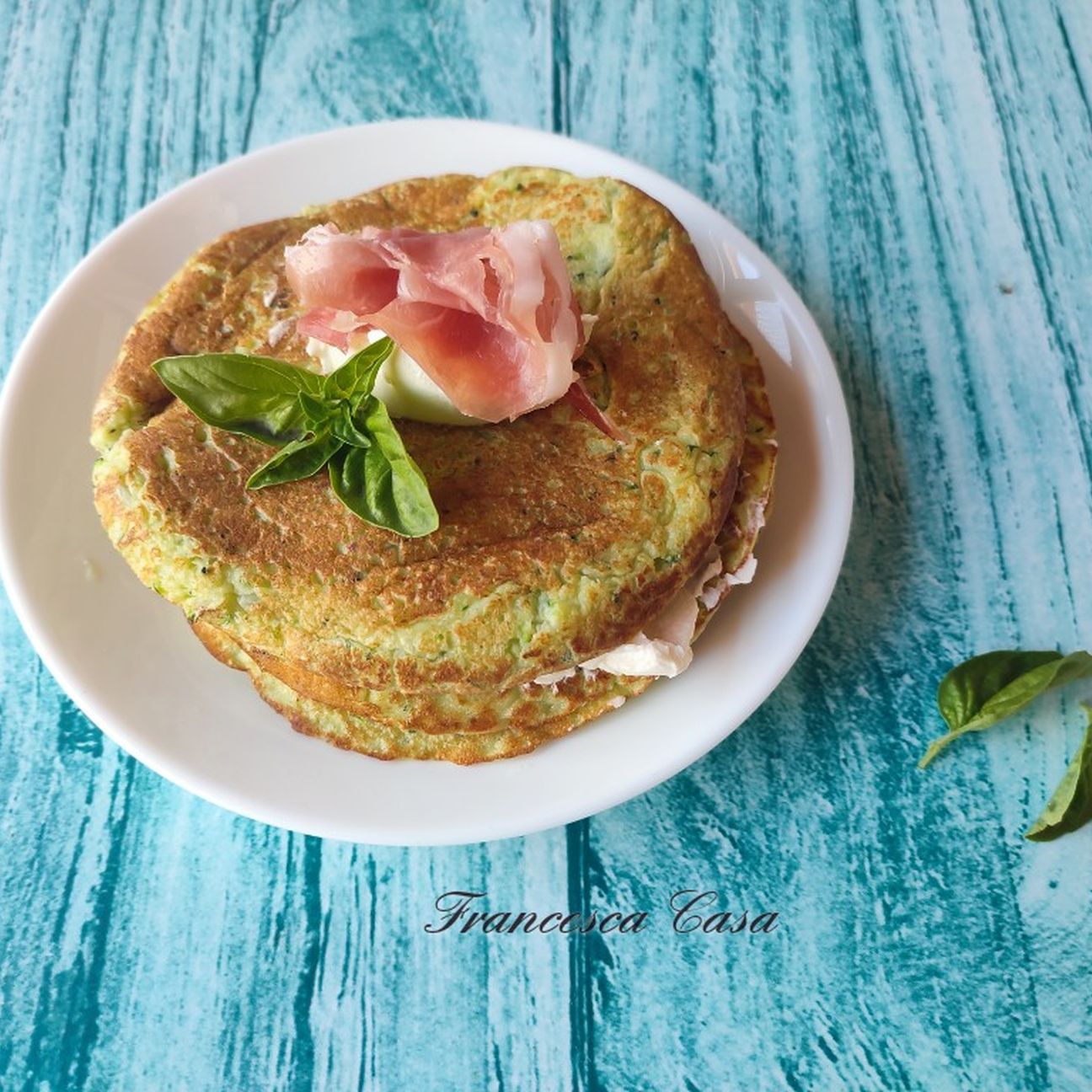 Pancakes salati con zucchine e cipolla