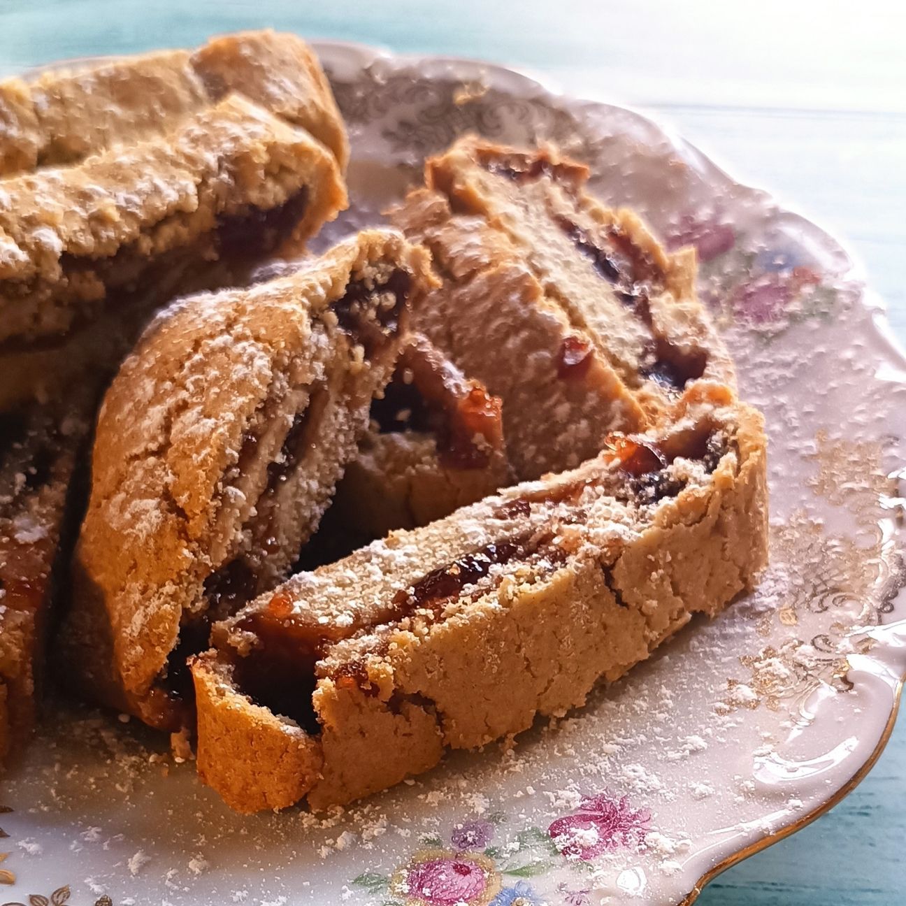 Crostata arrotolata con marmellata di Ribes Rosso