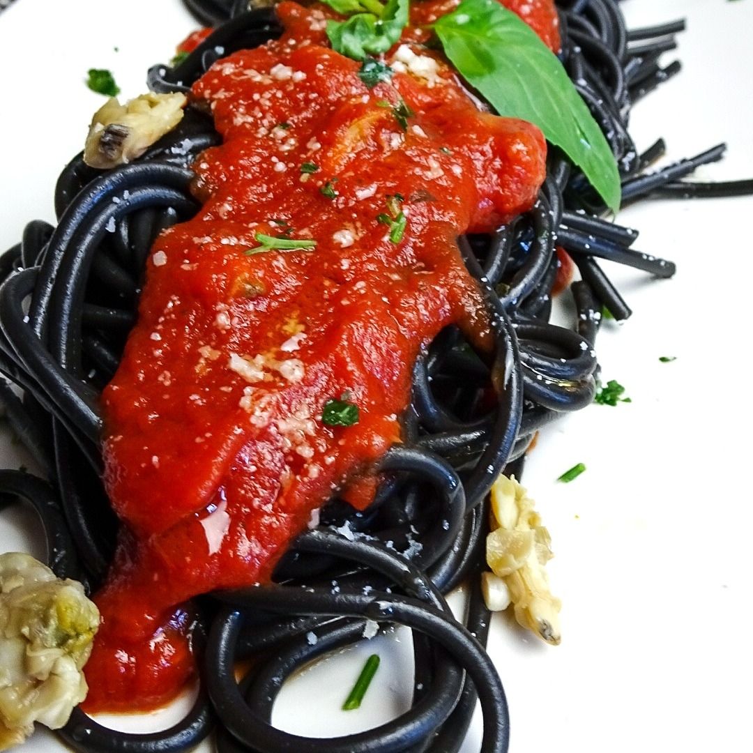 Spaghetto al Nero di Seppia con Sugo alle Vongole