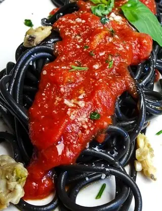 Ricetta Spaghetto al Nero di Seppia con Sugo alle Vongole di Justfitfood_
