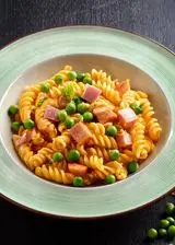 Ricetta Fusilli con crema di zucca, piselli e prosciutto cotto