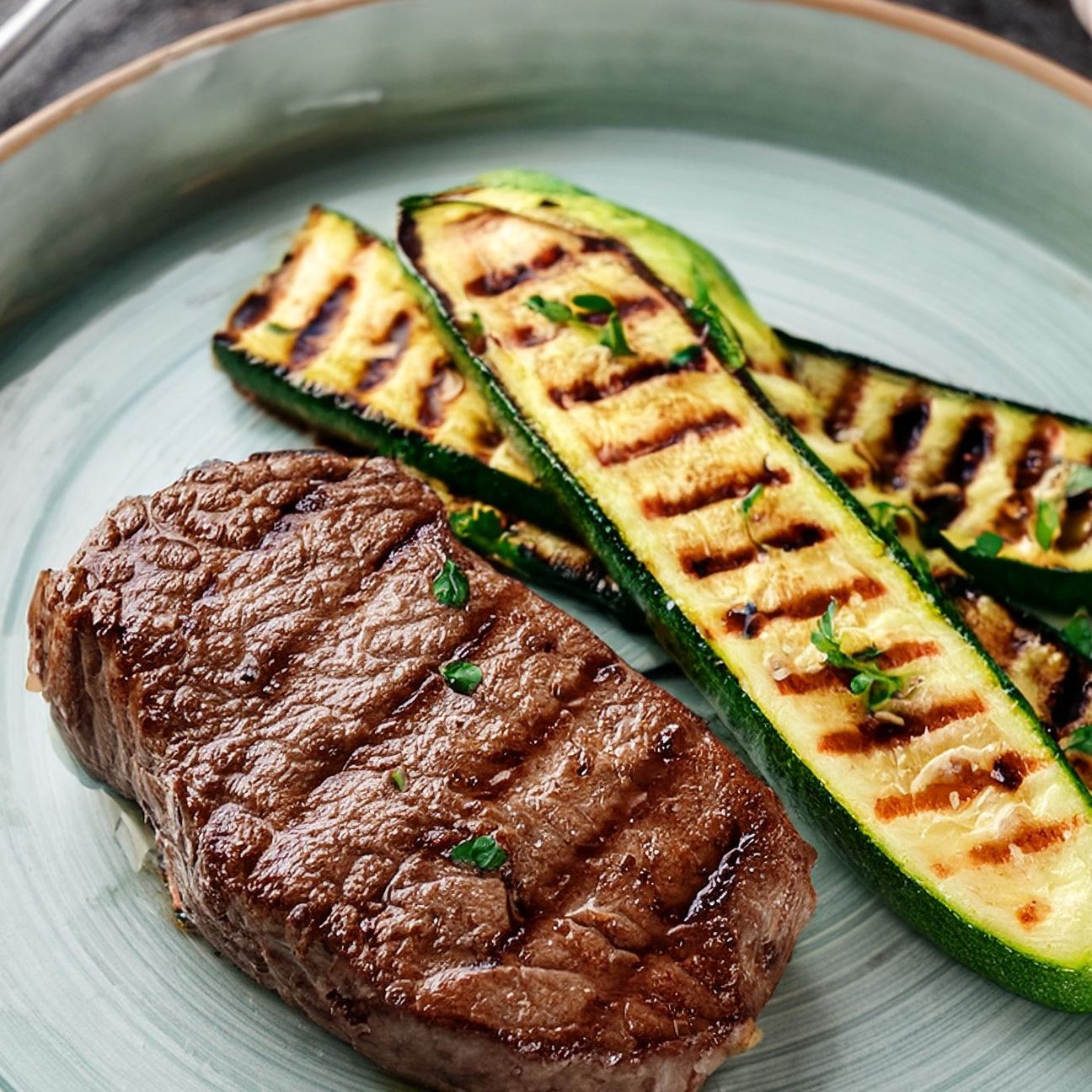 Filetto di manzo con zucchine grigliate