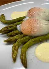 Ricetta Uova sous vide con asparagi e majo alla curcuma