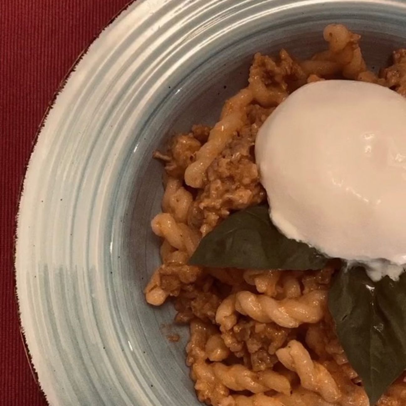 Pasta con crema di burrata e pomodorini freschi