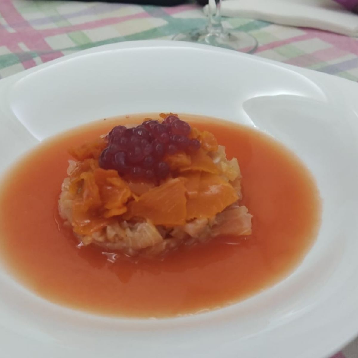 Succo di Anguria e cipolla con il suo velo,tartare di salmone