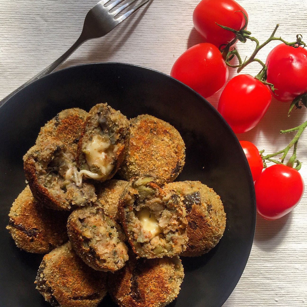 Polpette di melanzane con cuore filante