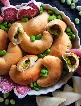 Ricetta Panzerotti al forno con crema di fave, pecorino e salame di alessandro_cersosimo