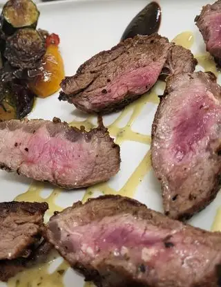 Ricetta Pluma iberica con salsa senapata e verdure spadellate di simonecucina