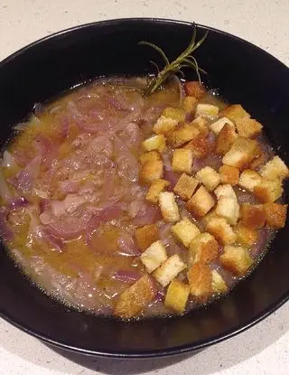 Ricetta Zuppa di cipolle con crostini di sara-09