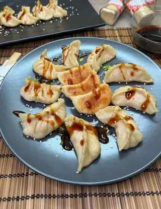 Ricetta Gyoza con verza, carne macinata, cipollotto e zenzero di cannamela