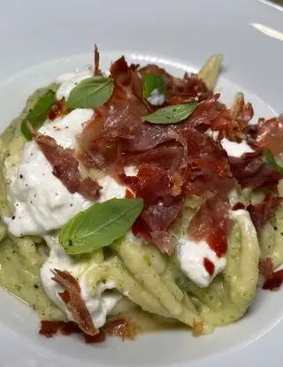 Ricetta Trofie Zucchine, Burrata e Crudo croccante di castalfood