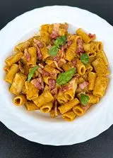 Ricetta Rigatoni con pesto di ceci e pancetta