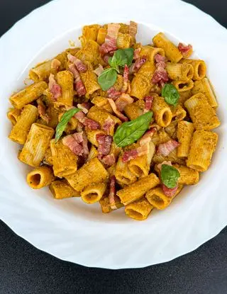 Ricetta Rigatoni con pesto di ceci e pancetta di castalfood