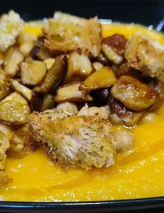 Ricetta Vellutata di zucca,ceci,funghi porcini e crostini di pane di lorelai