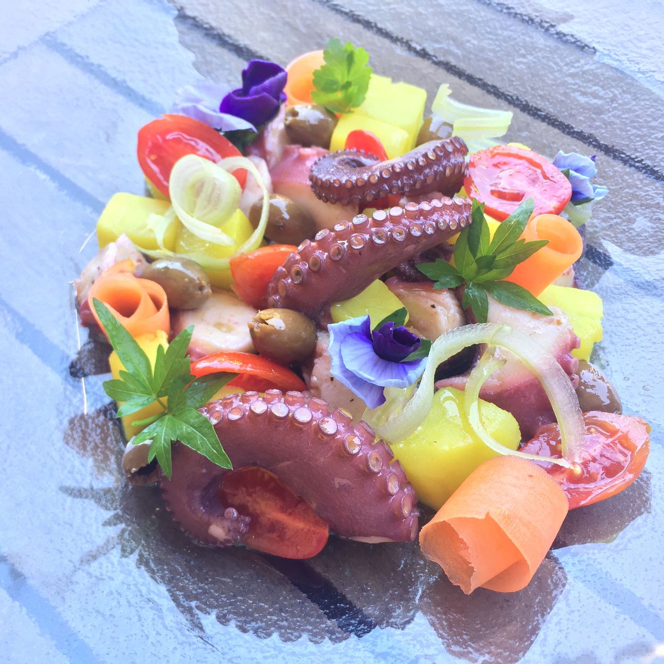 Insalata di polpo multicolore