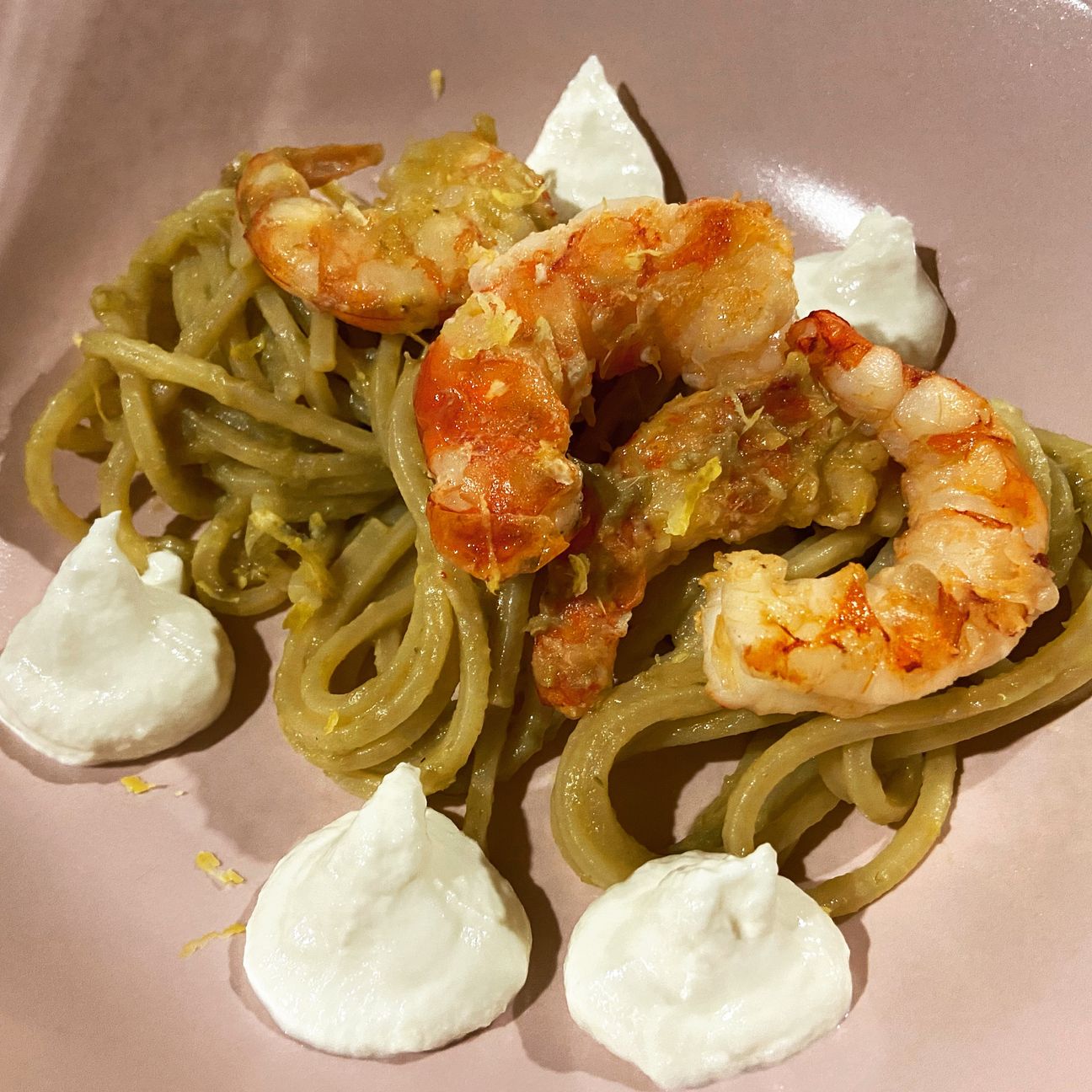 Spaghettone carciofi, burrata e gamberi