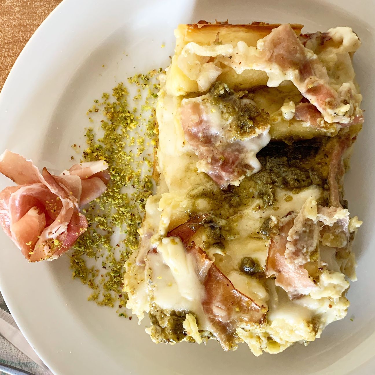 Lasagne con pesto, pistacchi e speck