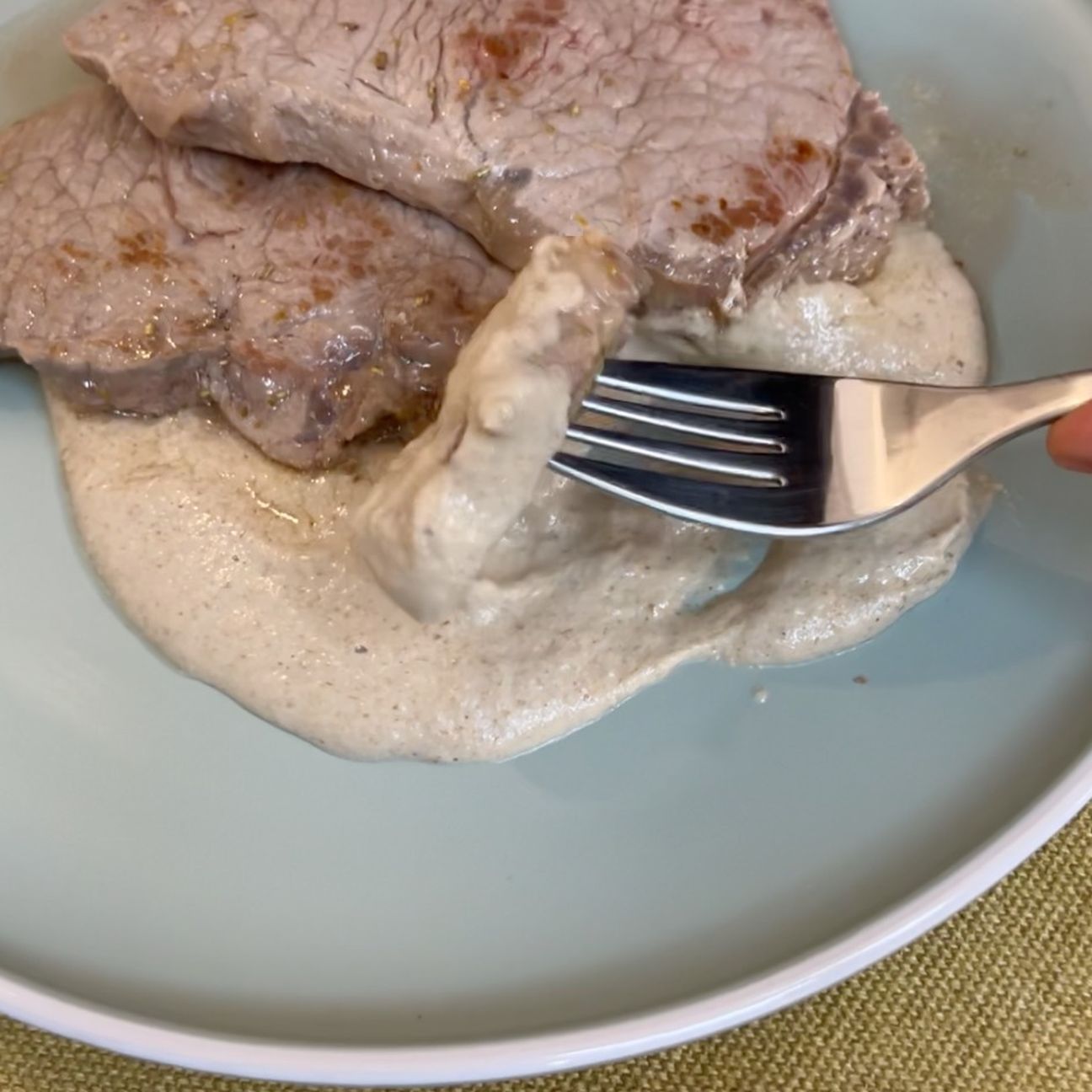 Tagliata di Manzo con crema ai Funghi Porcini