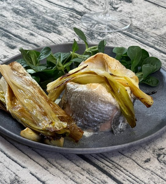 Orata con ripieno di patate e cipollotti al forno