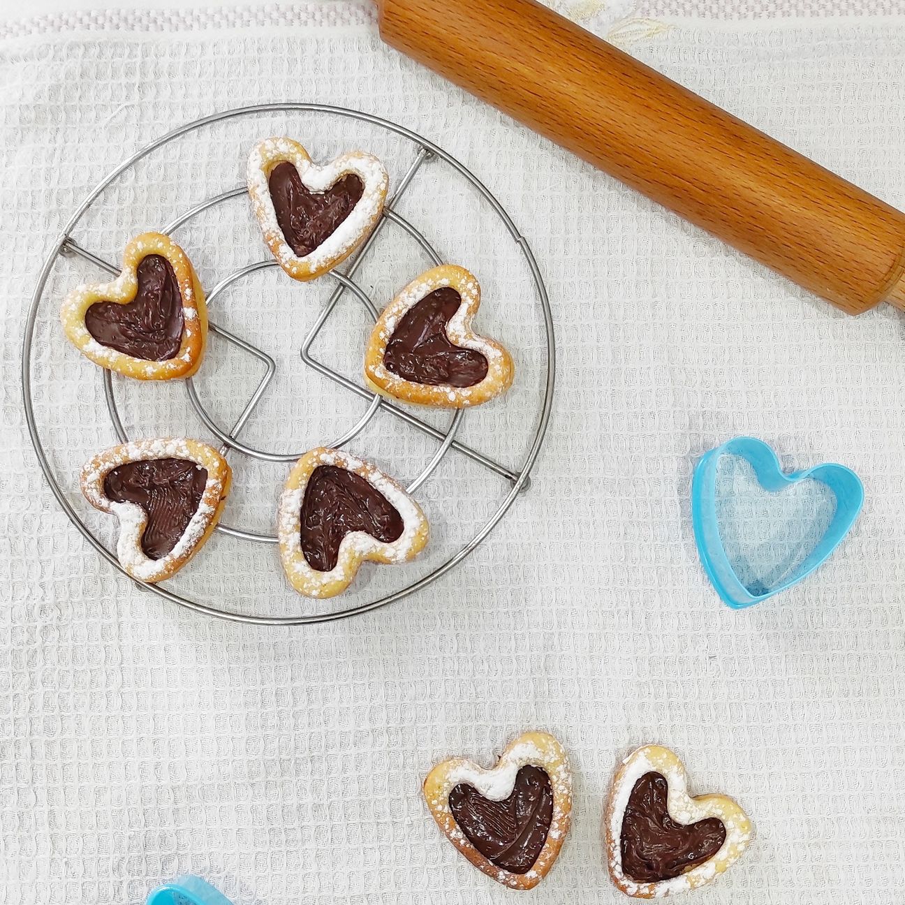 Biscotti di pasta frolla all'olio con crema al cioccolato light