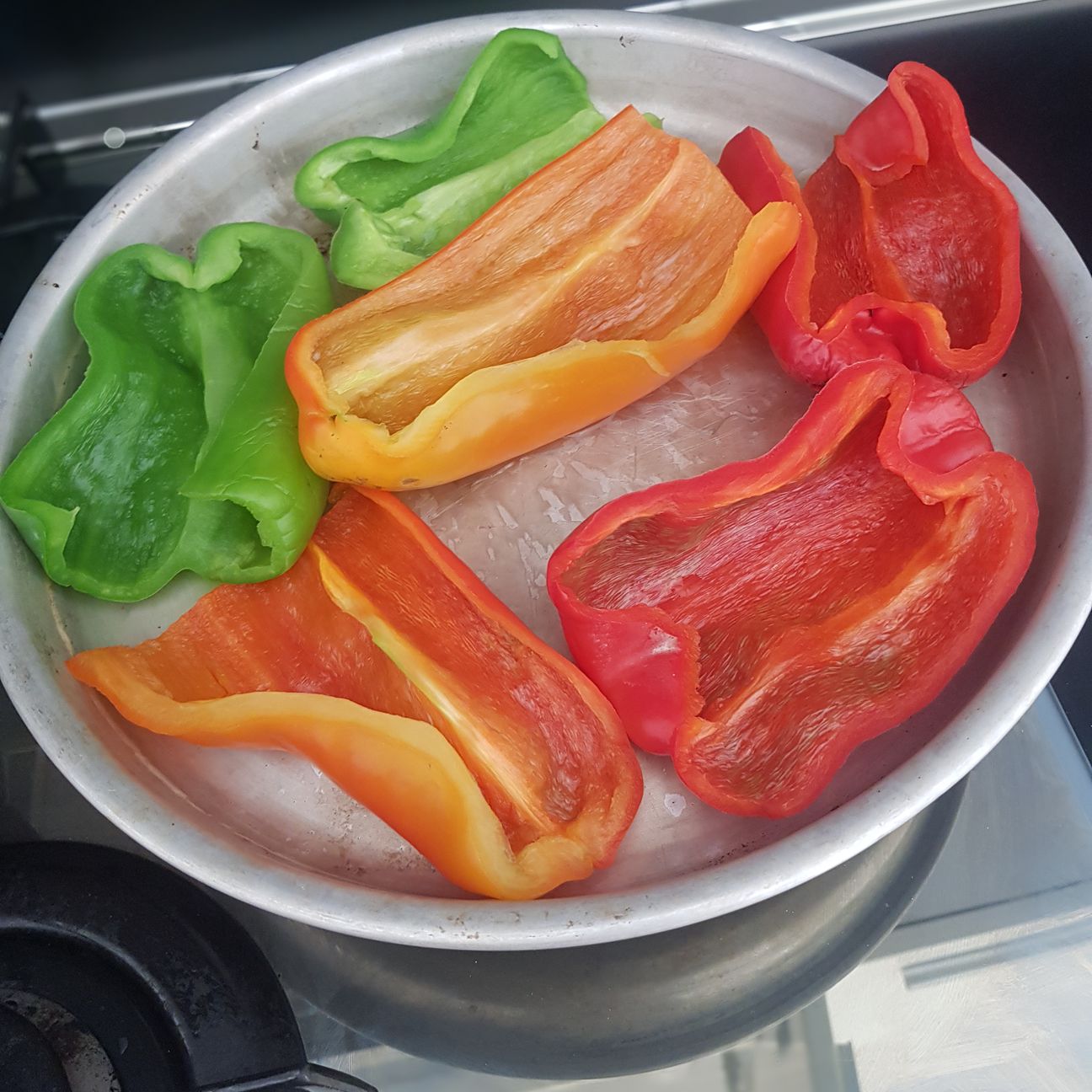 Peperoni ripieni con riso e carne macinata