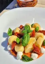 Ricetta Gnocchi di pane raffermo,crema di pomodori secchi e stracciatella di burrata