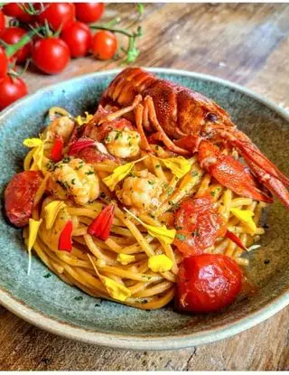 Ricetta Chitarrine Marchigiane con Gamberi di Fiume e Pomodori in Porchetta di Manzanitaskitchen