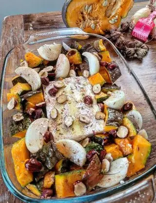 Ricetta Zucca delica al forno con feta,cipolle,nocciole e spezie di Manzanitaskitchen
