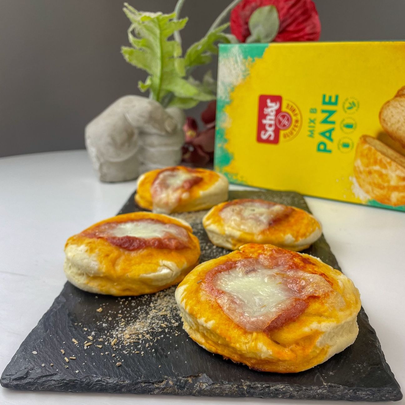 Pizzette pomodoro e mozzarella