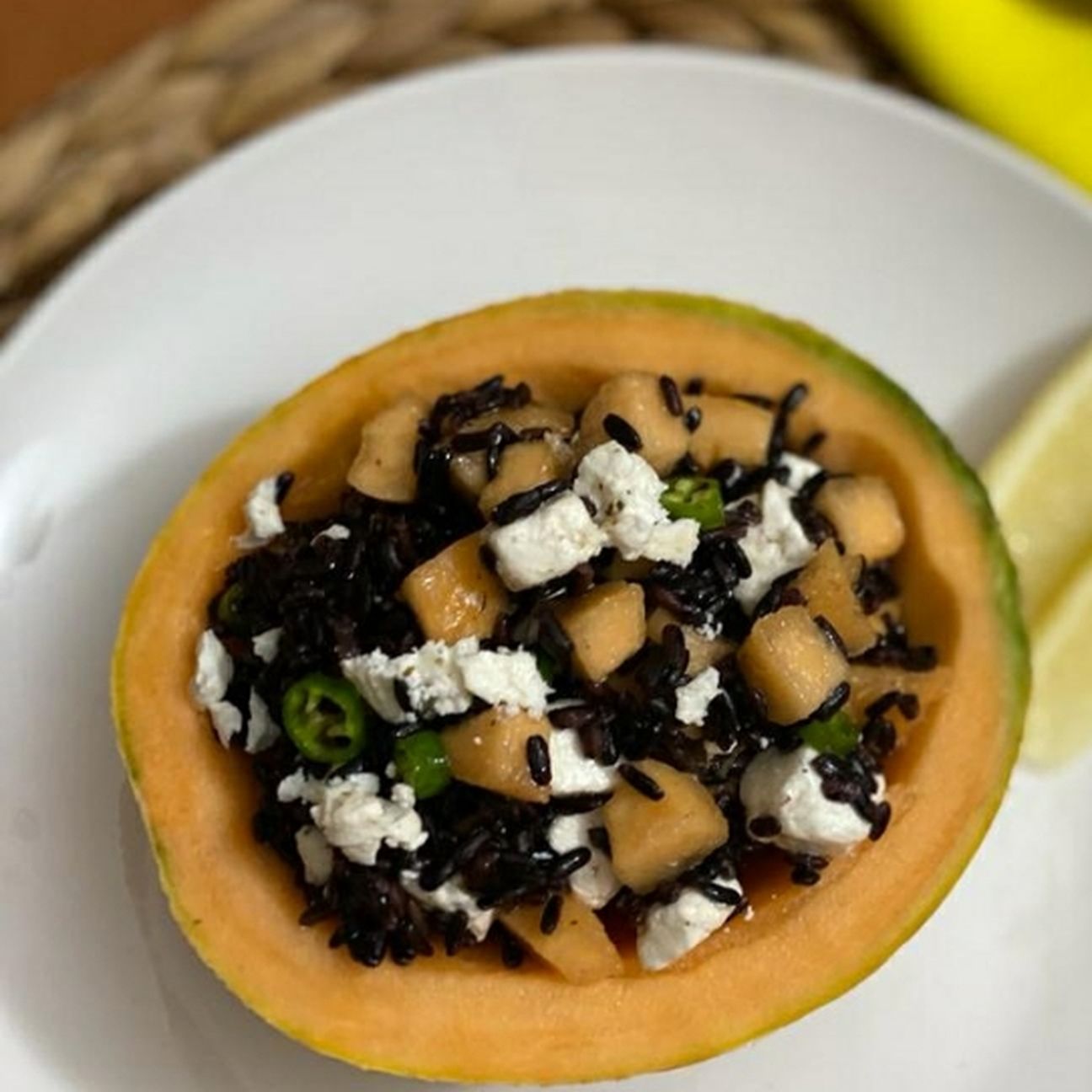 Riso nero con melone e feta.