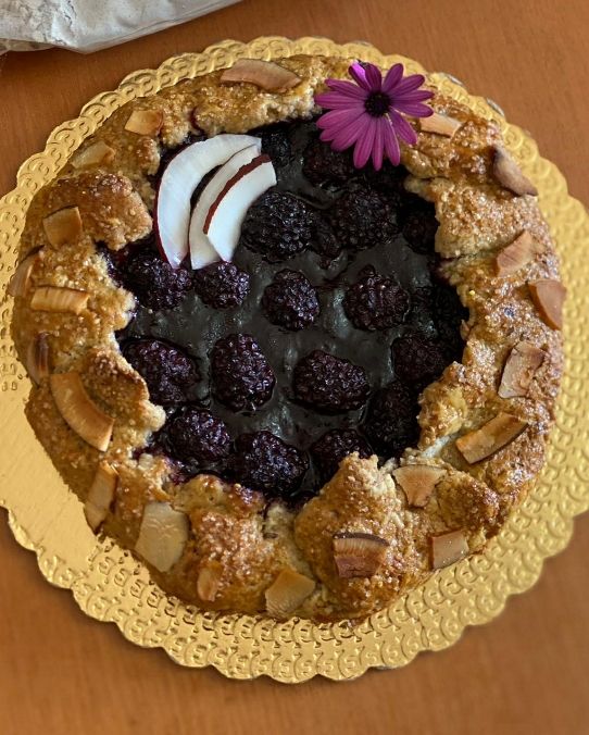 Gallette ai cereali con more e cocco.