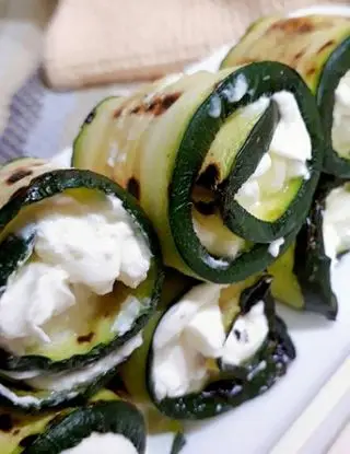 Ricetta Involtini di zucchine grigliate con squacquerone. di simoneantonella54