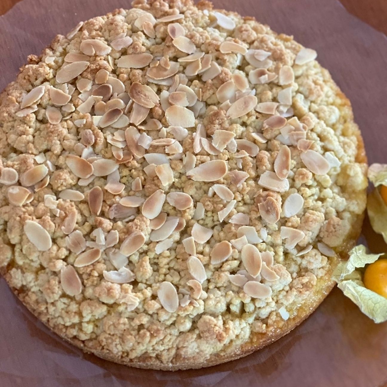 Sbriciolata con confettura e mele.