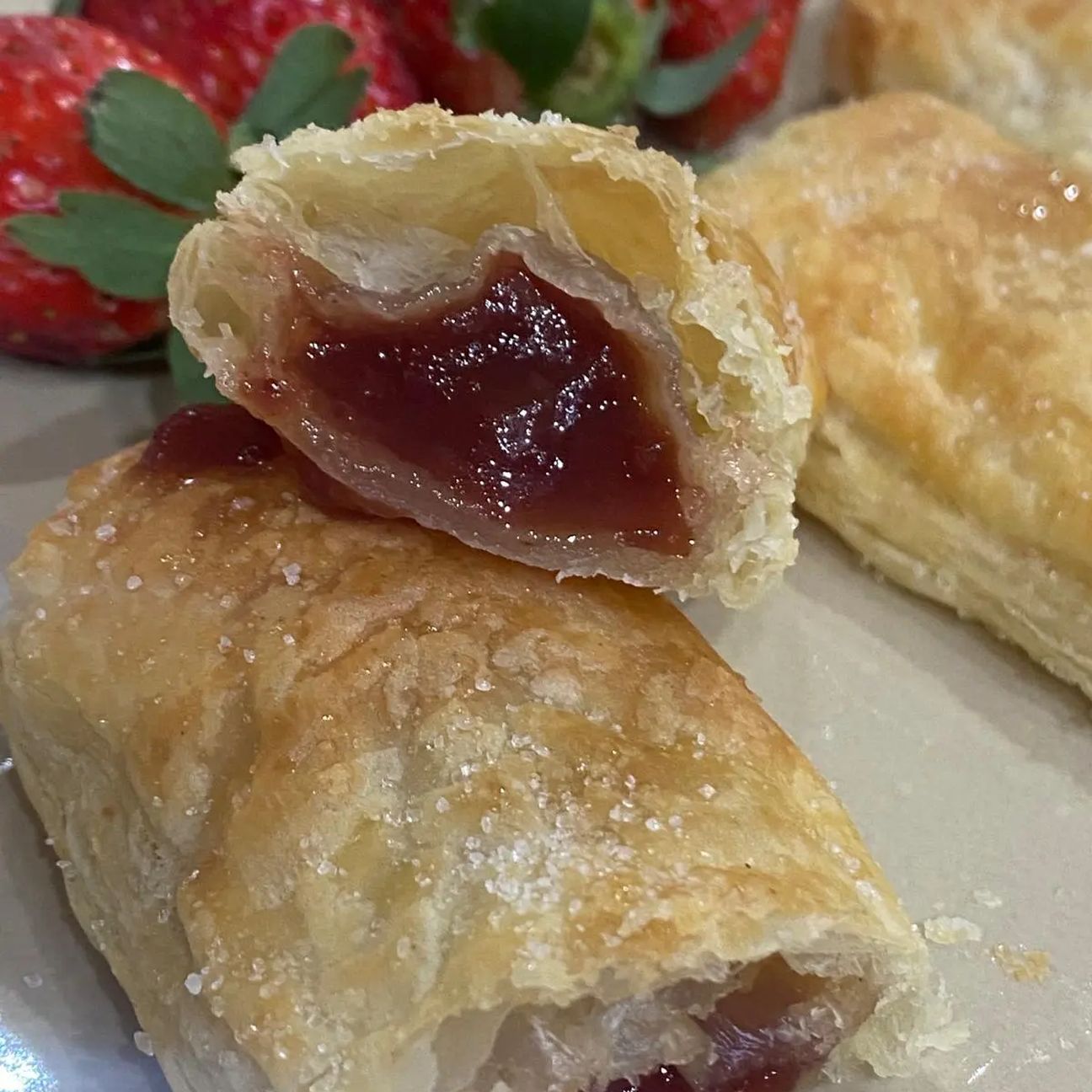 Mini lingue di Procida con composta di fragole e cotte in friggitrice ad aria
