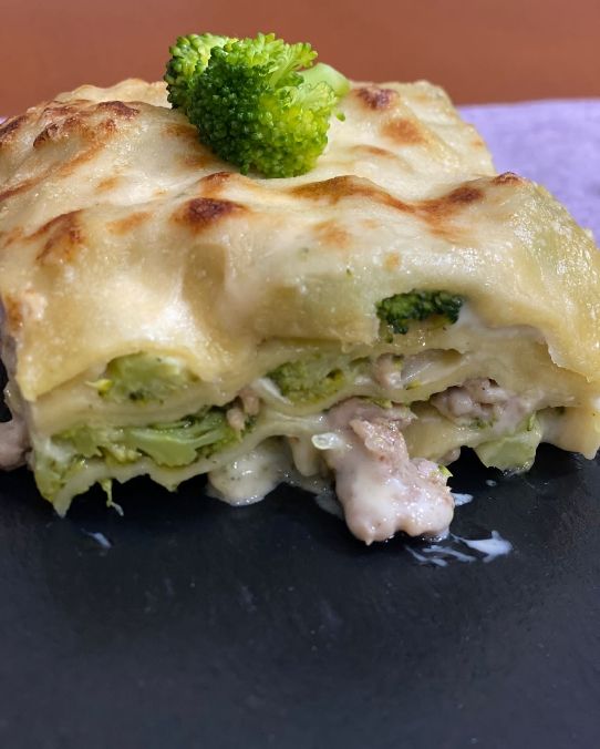 Lasagna con broccoli e salsiccia gluten free
