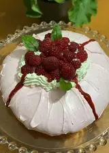 Ricetta Pavlova  rosa con lamponi