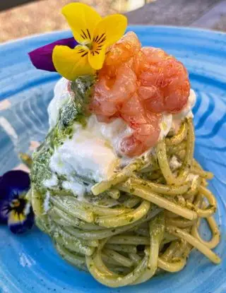 Ricetta Spaghetti al pesto con stracciatella e gambero rosso di ilmiopiattoacolori